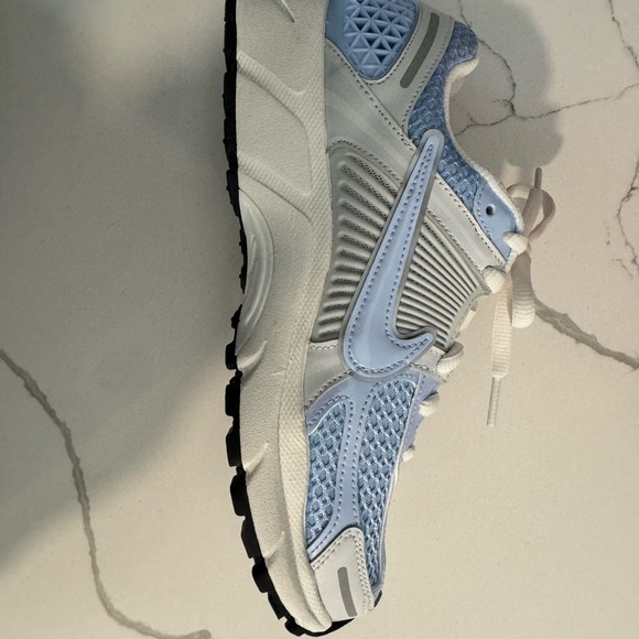 Nike Zoom Vomero 5 - Size 7 (Women’s) 5.5 (Men’s) - Picture 5 of 5